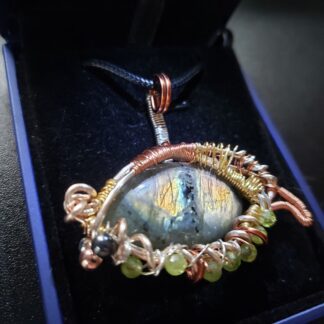 VERES™ Celtic Designs- Unique Dragon Eye-Labradorite Crystal Designer Handmade  Pendant  Silver Dragon  semi precious gemstone recommended